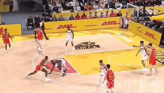 桑普森双变向戏耍对手，脚踝终结后单臂暴扣热血庆祝